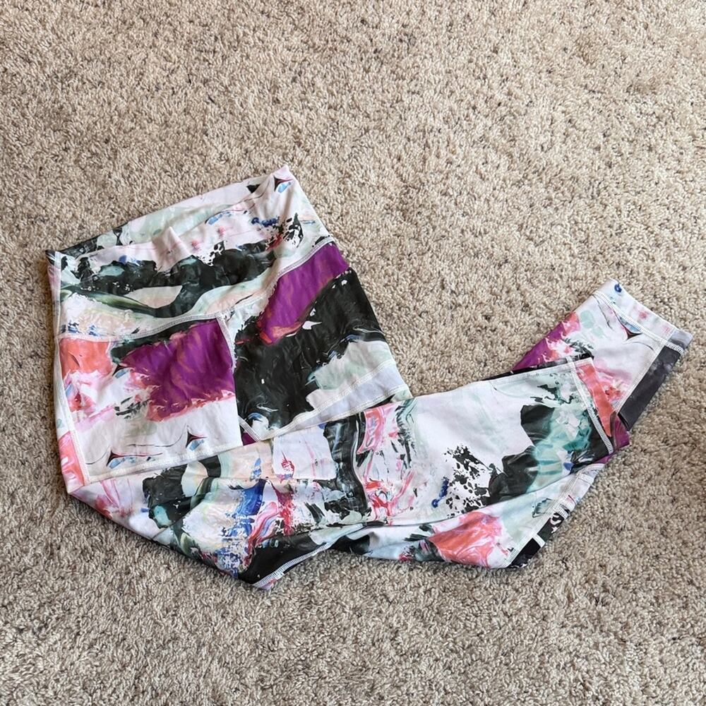 LULULEMON Abstract Floral Cropped Leggings | Colorful Athleisure XS